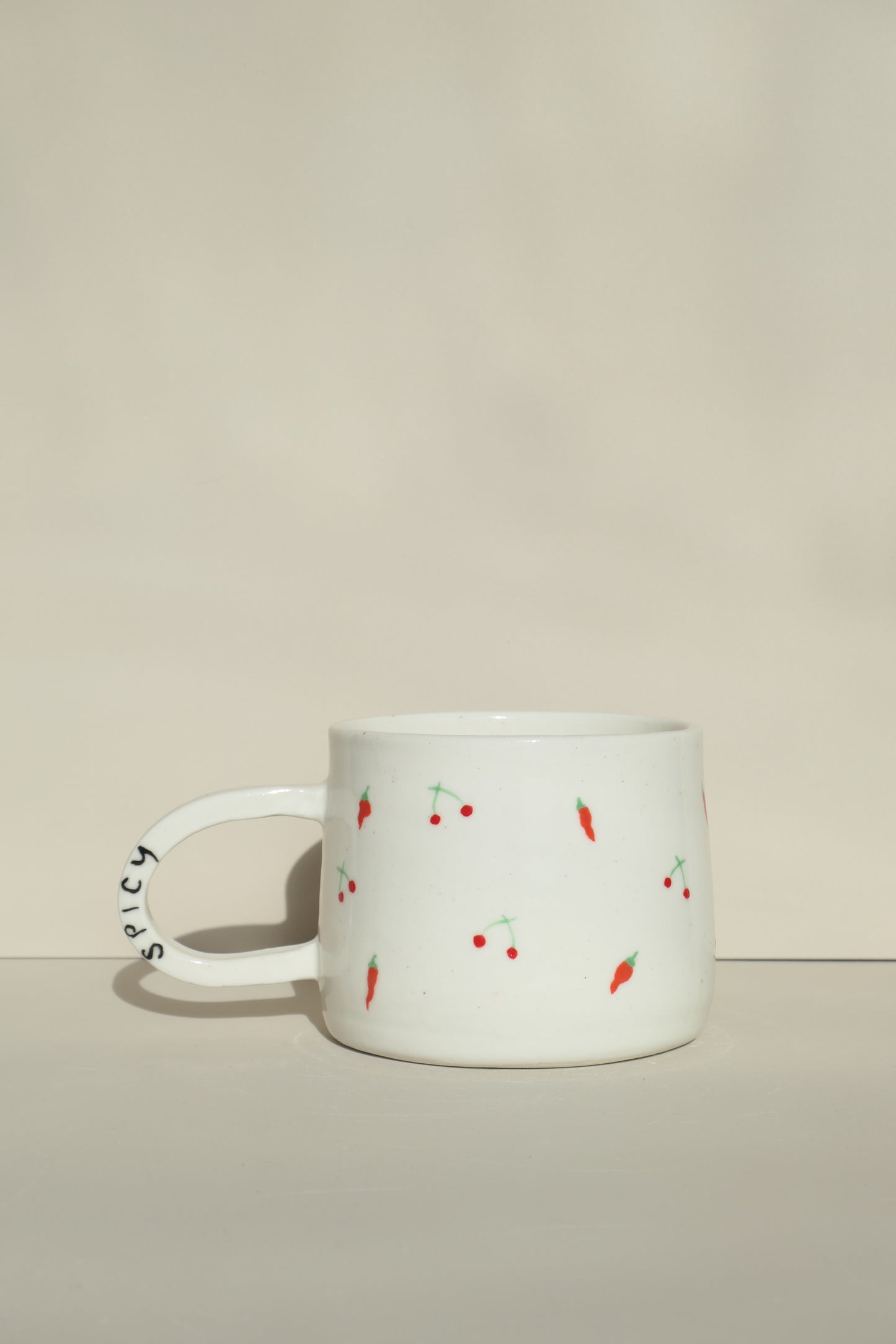 Chilli mug (white clay)